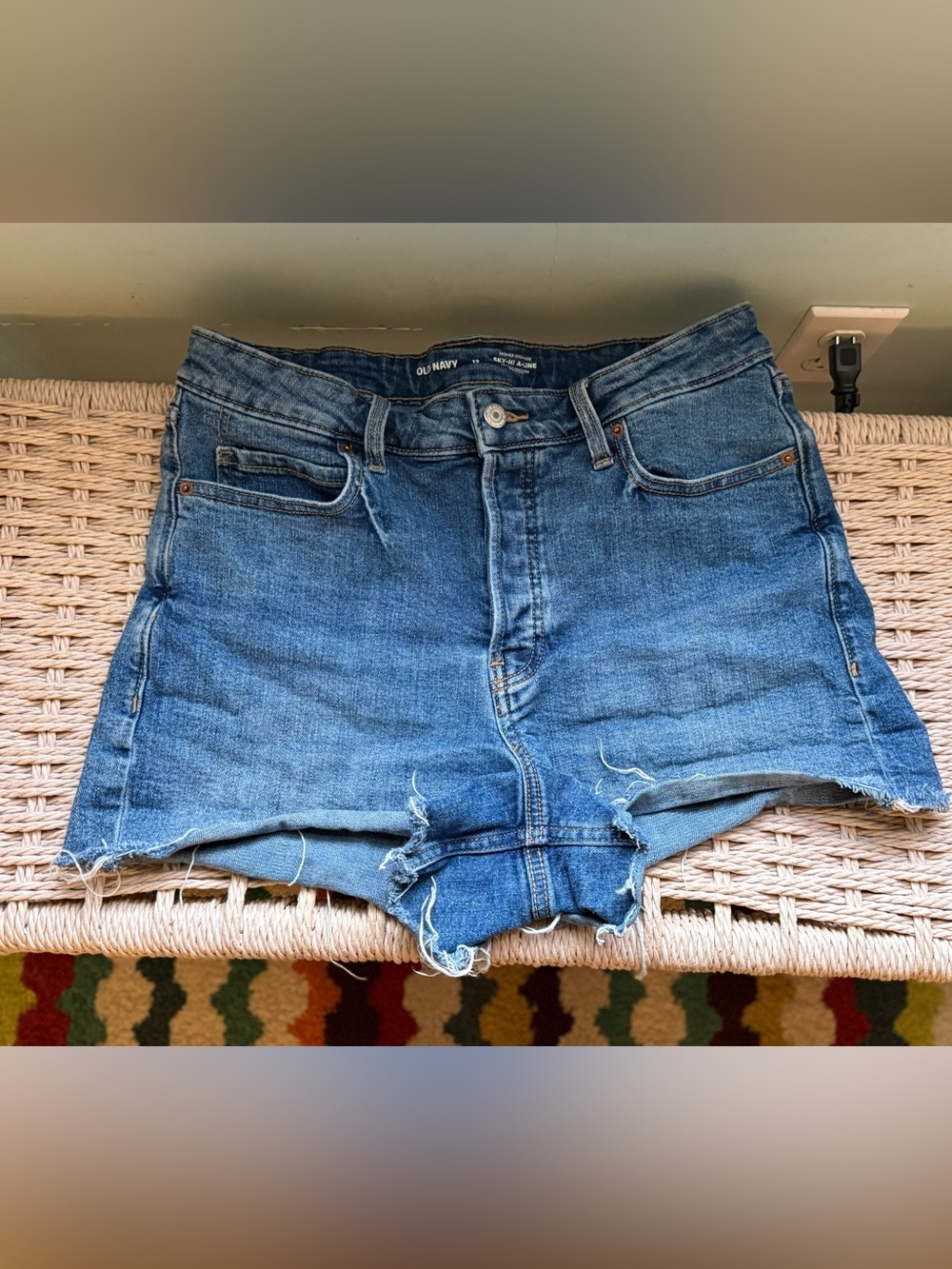 Old Navy women's sky-high a-line higher high rise jean shorts!